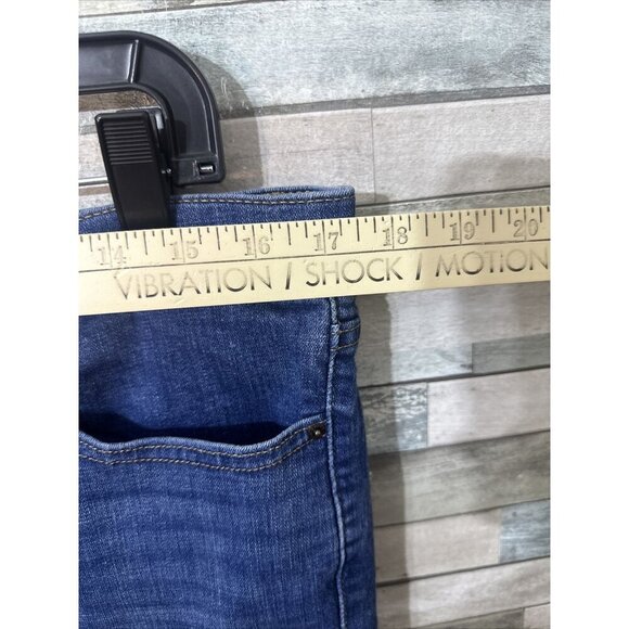 Women’s Levi’s Bremuda Shorts Dark Wash Size 32 - Picture 7 of 16